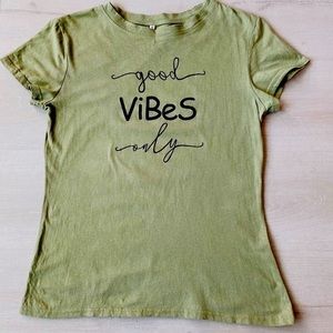 “Good Vides Only” sz small‎ t shirt